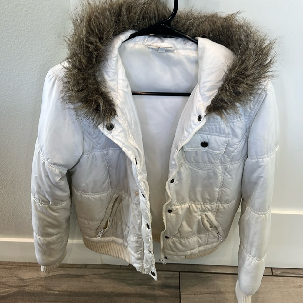 Girls M Yessica white puffer jacket.